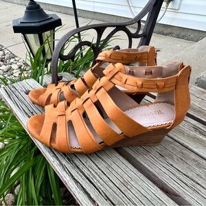 Stylish camel colored low wedge sandals, like new!